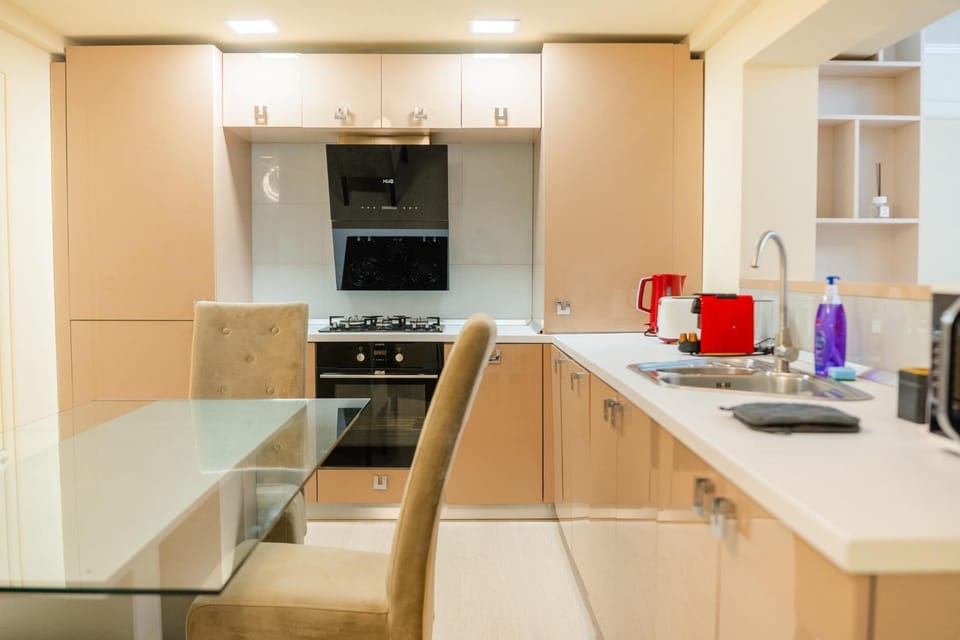 Coffee/tea facilities, Kitchen or kitchenette, Dining area, dishwasher, oven, stove, toaster