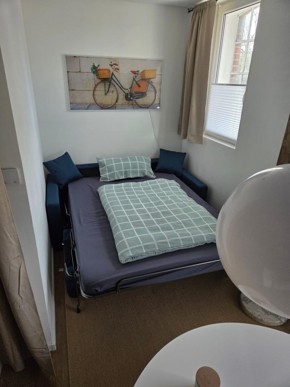 Bed, Living room