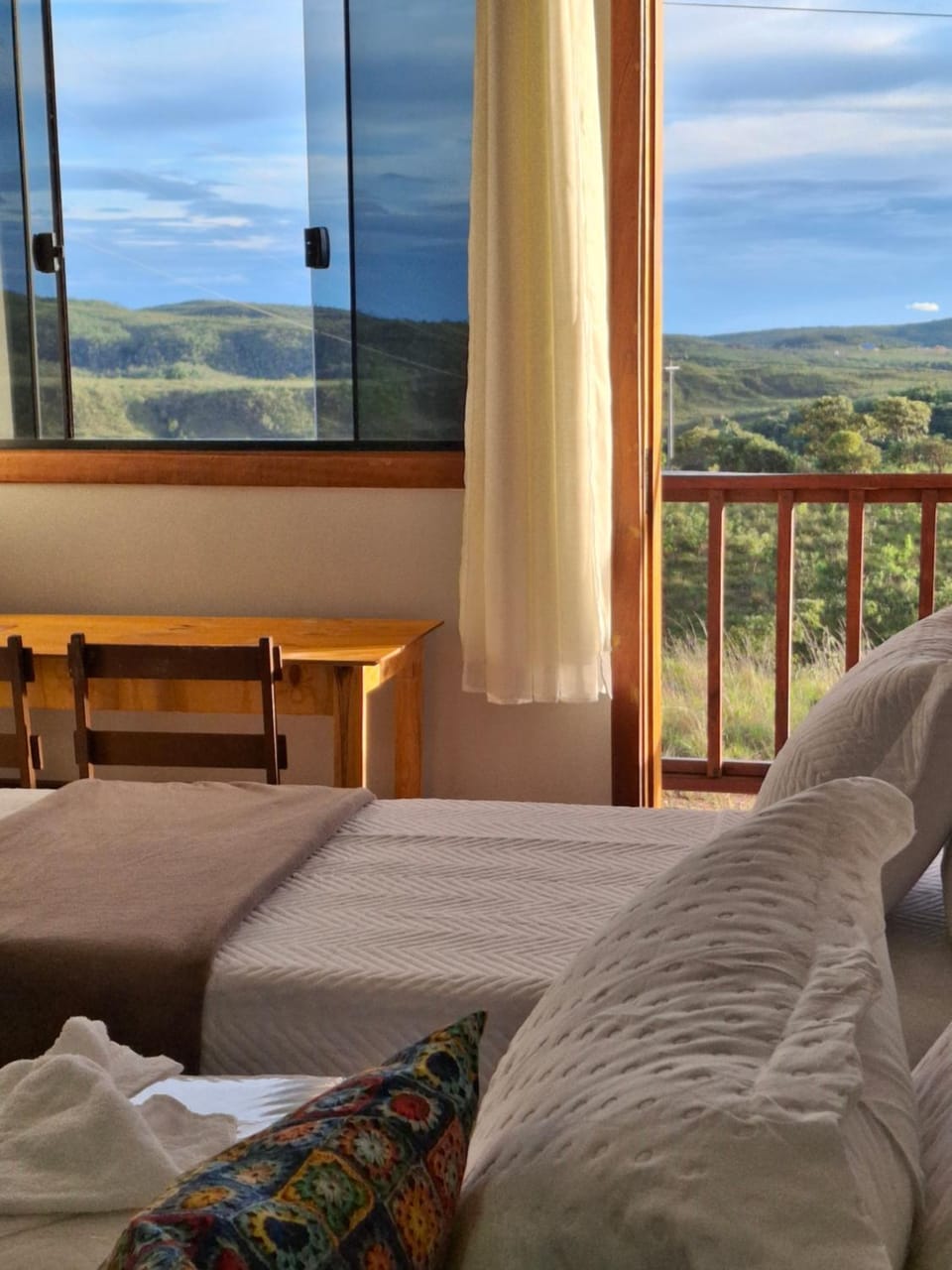 Bedroom, Mountain view