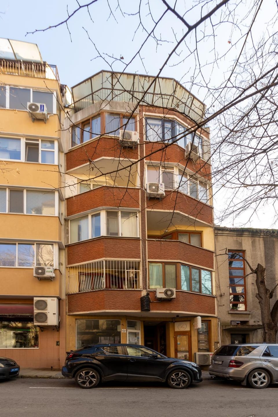 Property building, Day, Neighbourhood, Location