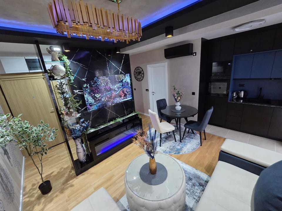 Communal lounge/ TV room, TV and multimedia, Kitchen or kitchenette, Living room, Seating area