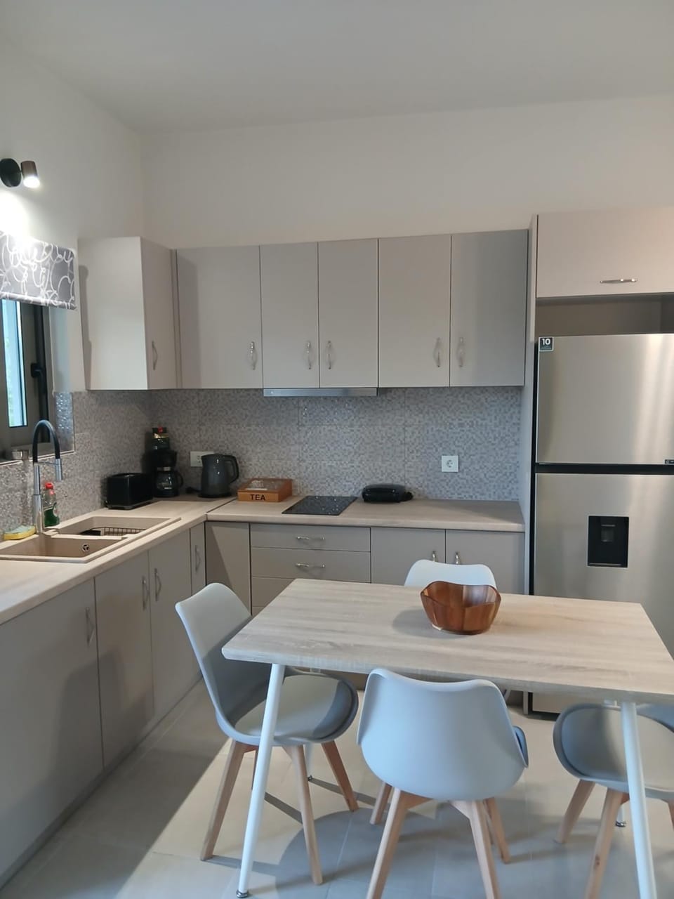 GEORGIAS Apt,brand new 2025 modern Apt in the center of Alikanas Apartment in Alikanas