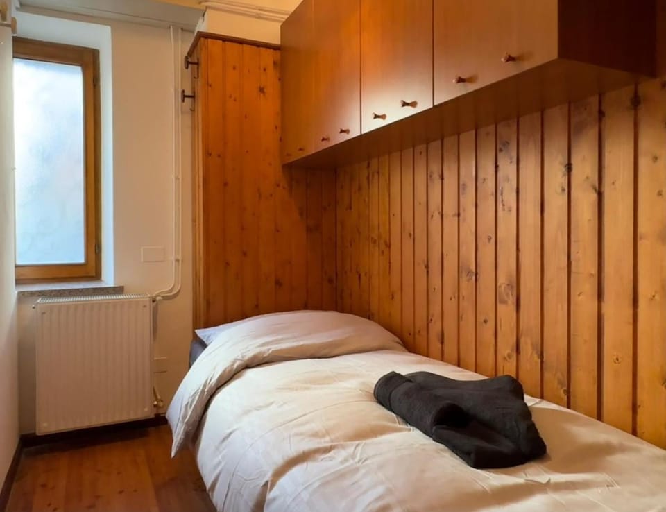Bed, Photo of the whole room, Bedroom, internet, towels, wardrobe