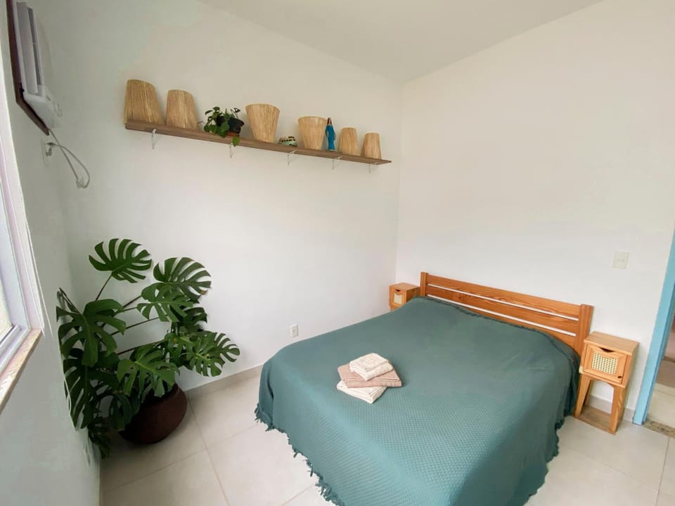Bed, Bedroom, towels, air conditioner