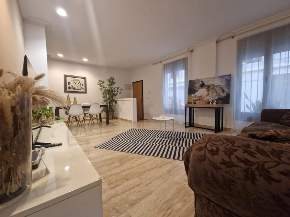Communal lounge/ TV room