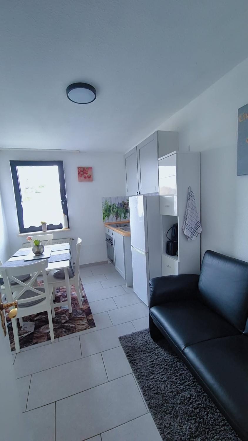 Zentrale Wohnung mit Wohnküche für bis 6 Gäste Apartment in Oberhausen