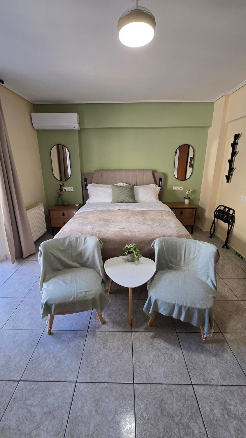 Bed, Photo of the whole room, Bedroom, air conditioner