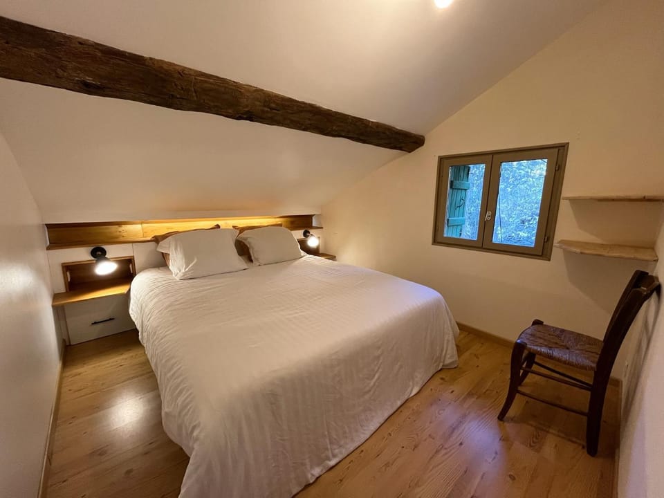 Bed, Photo of the whole room, Bedroom