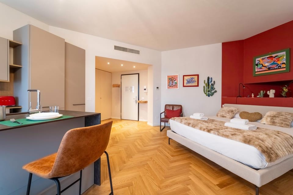 Bed, TV and multimedia, Living room, Seating area, Bedroom, wardrobe