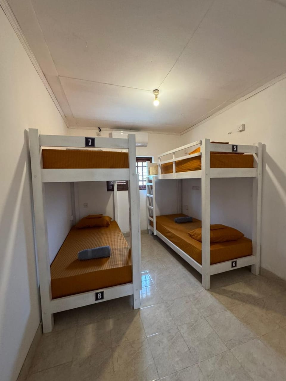 Bedroom, bunk bed