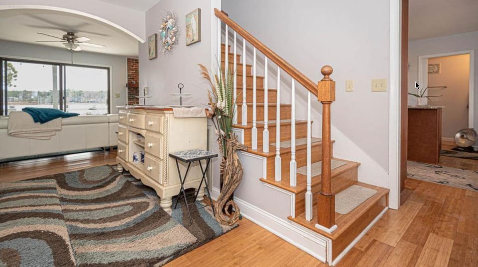 Spacious home with heated pool, dock access, and scenic views House in Ocean Pines