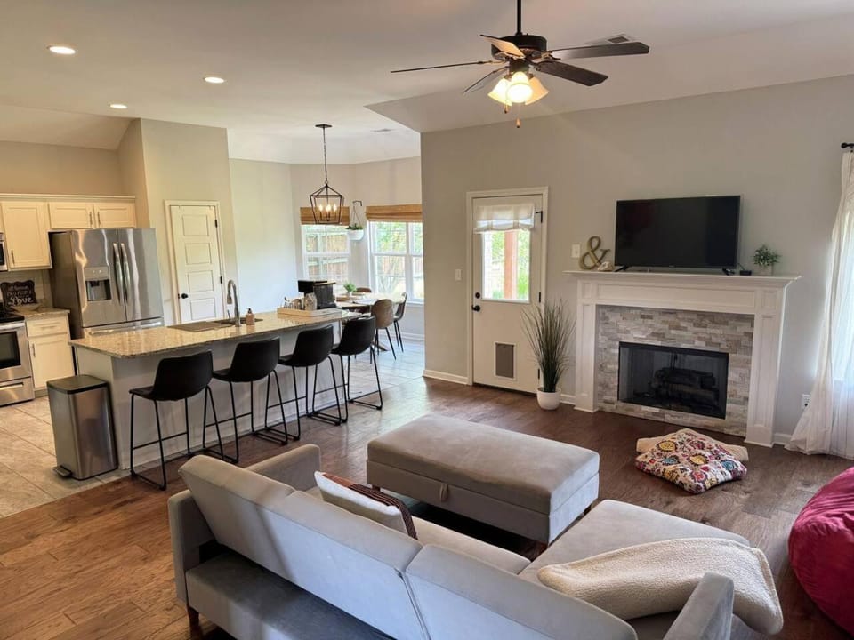 3BR w/ Pool Table & Ping Pong - Near Snowden House in Southaven