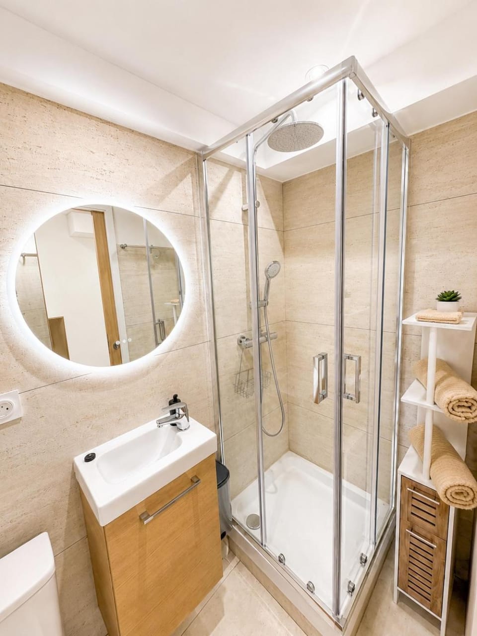 Shower, Toilet, Bathroom, towels