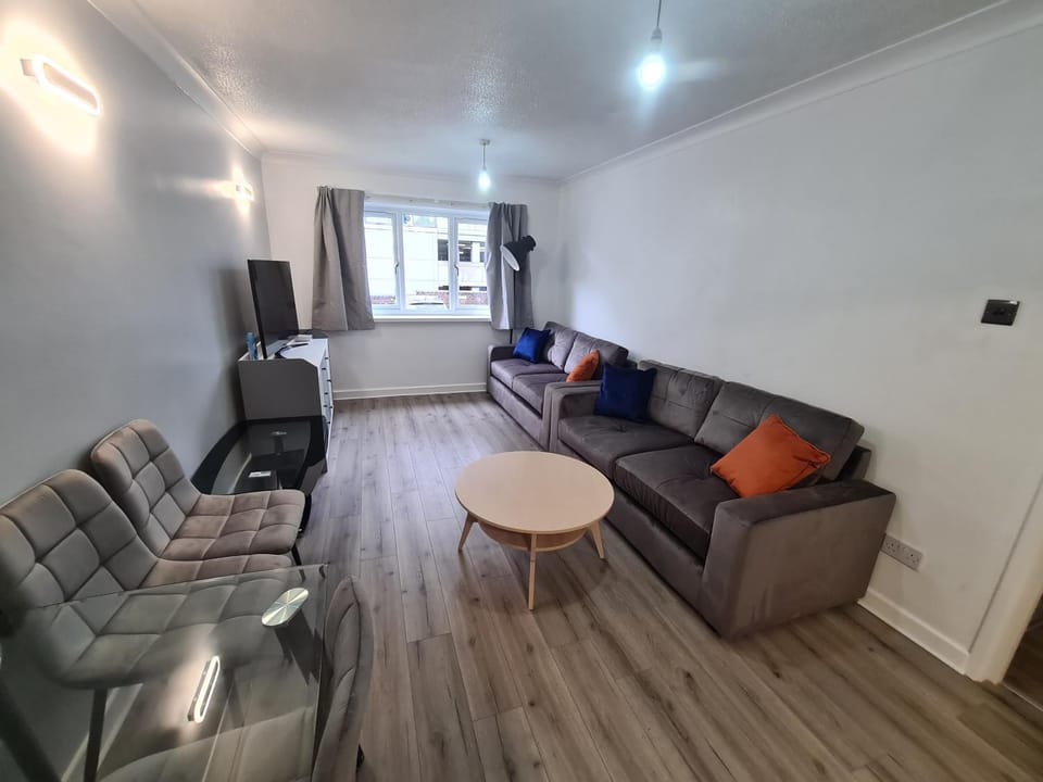 Communal lounge/ TV room, TV and multimedia, Living room, Seating area, Dining area, Evening entertainment