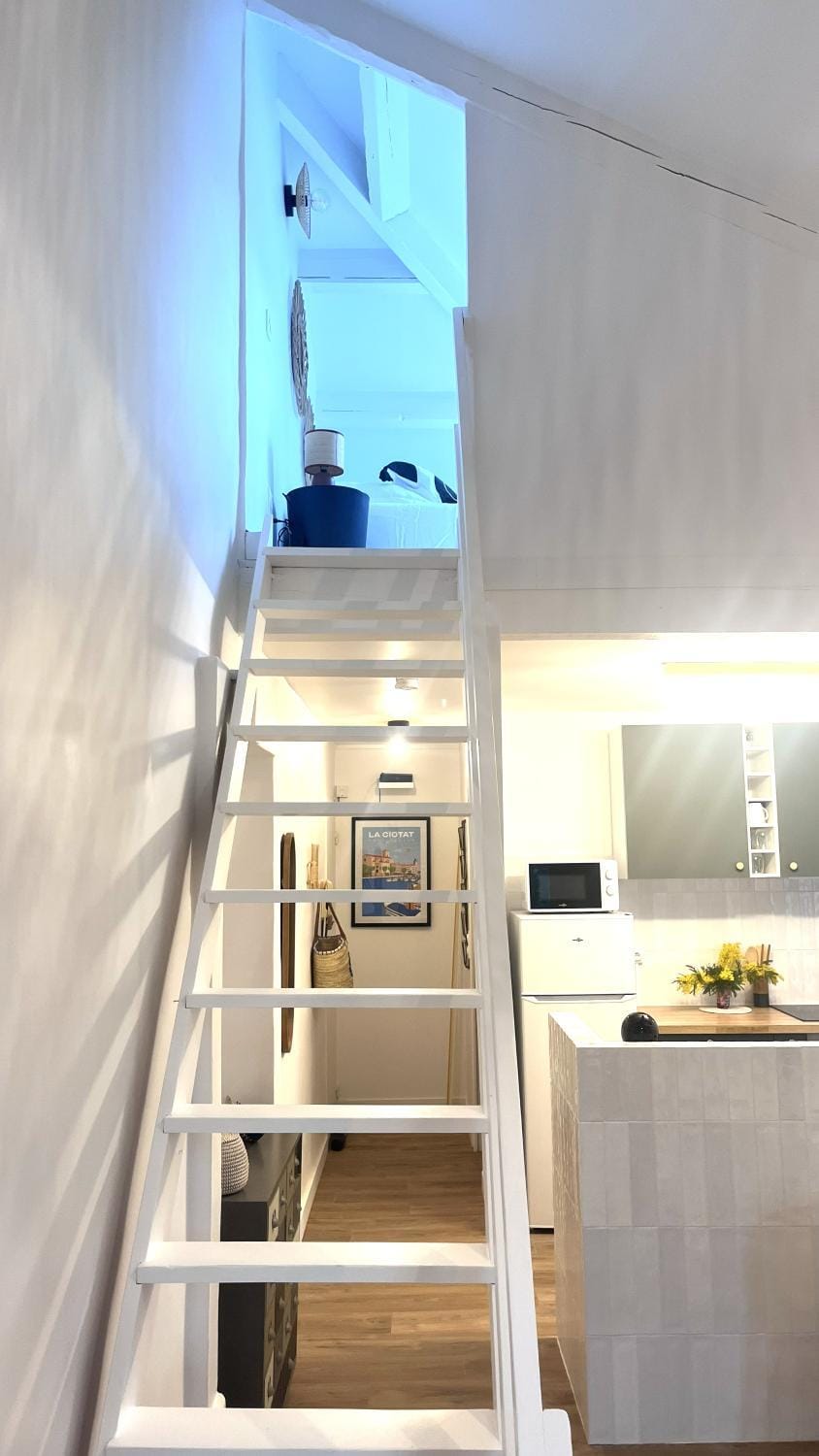 Cocon rénové avec mezzanine au coeur de La Ciotat Apartment in La Ciotat