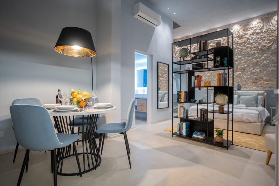 Photo of the whole room, Seating area, Dining area