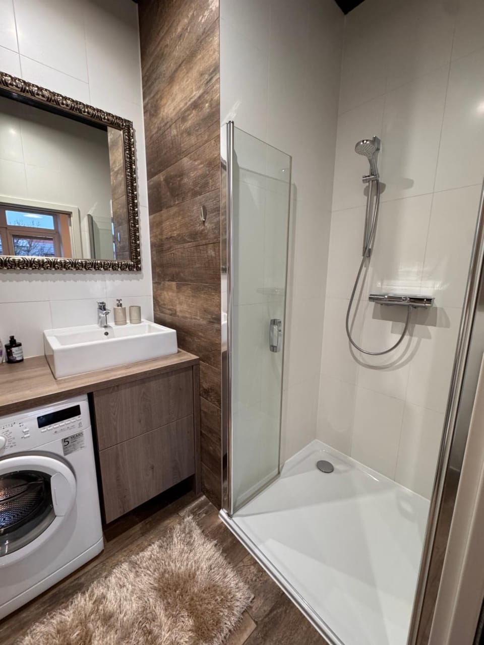 Shower, Bathroom, washing machine