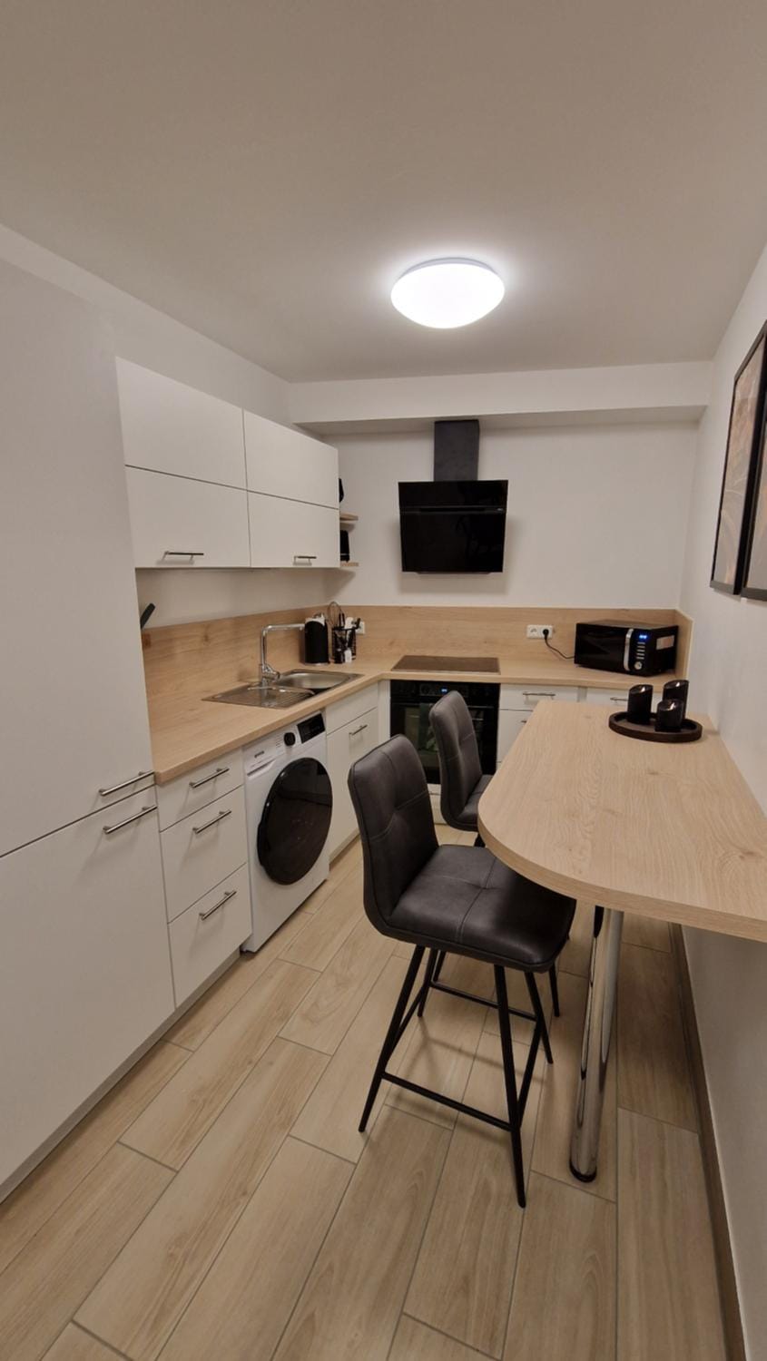 Kitchen or kitchenette, Seating area, Dining area, stove