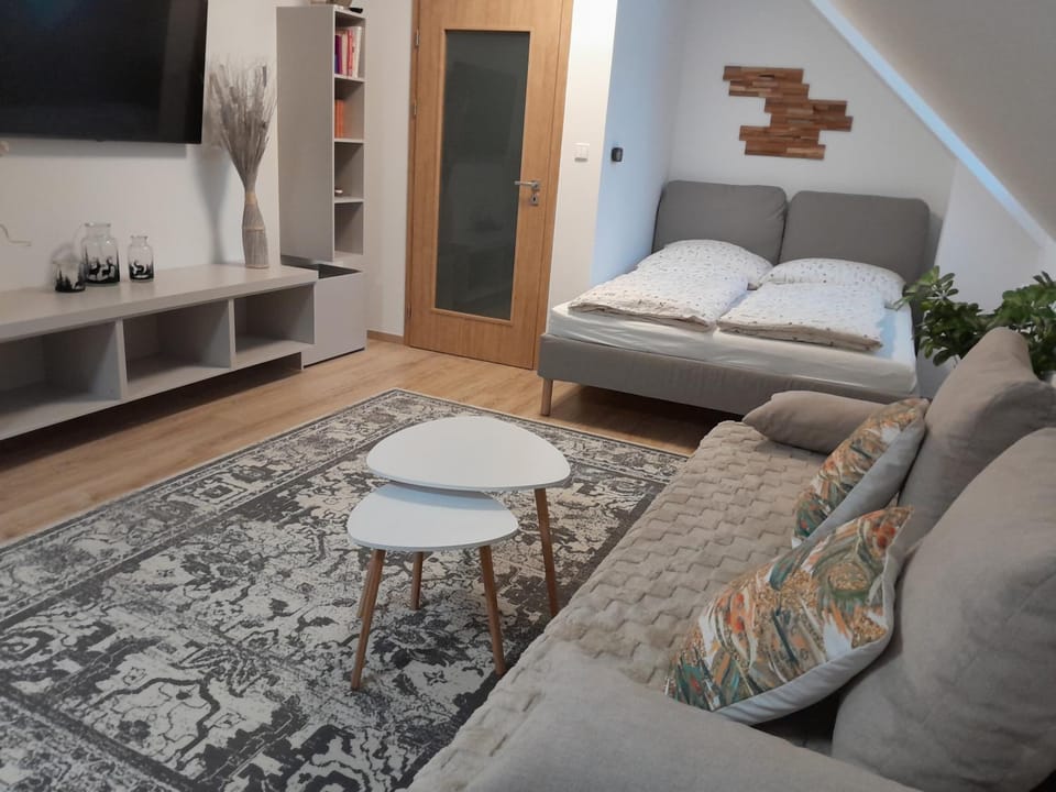 Bed, Living room