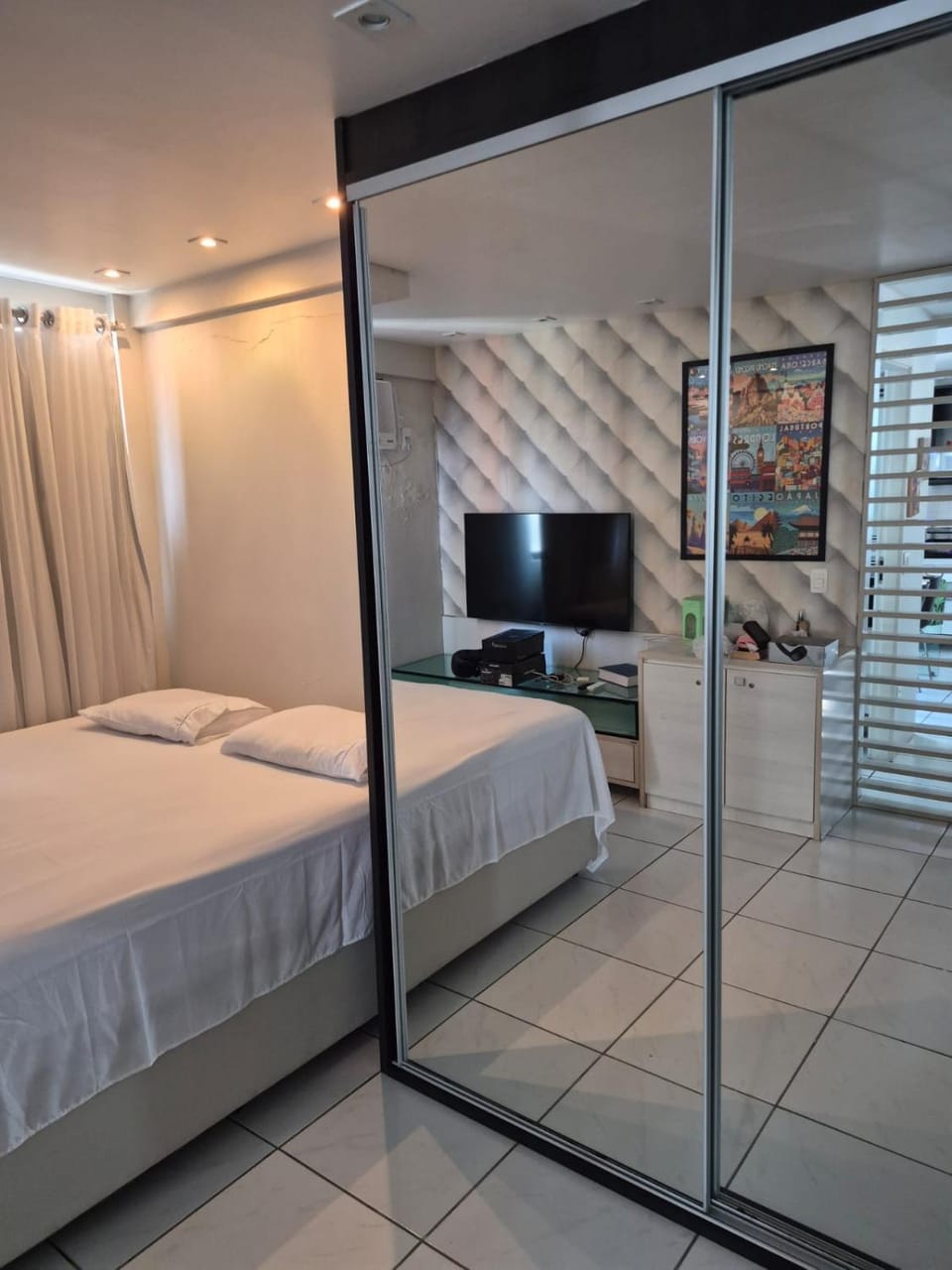 Bed, TV and multimedia, Photo of the whole room, Bedroom, wardrobe