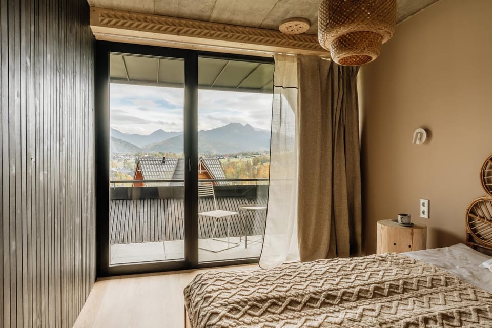 Bed, View (from property/room), Balcony/Terrace, Photo of the whole room, Bedroom, Mountain view