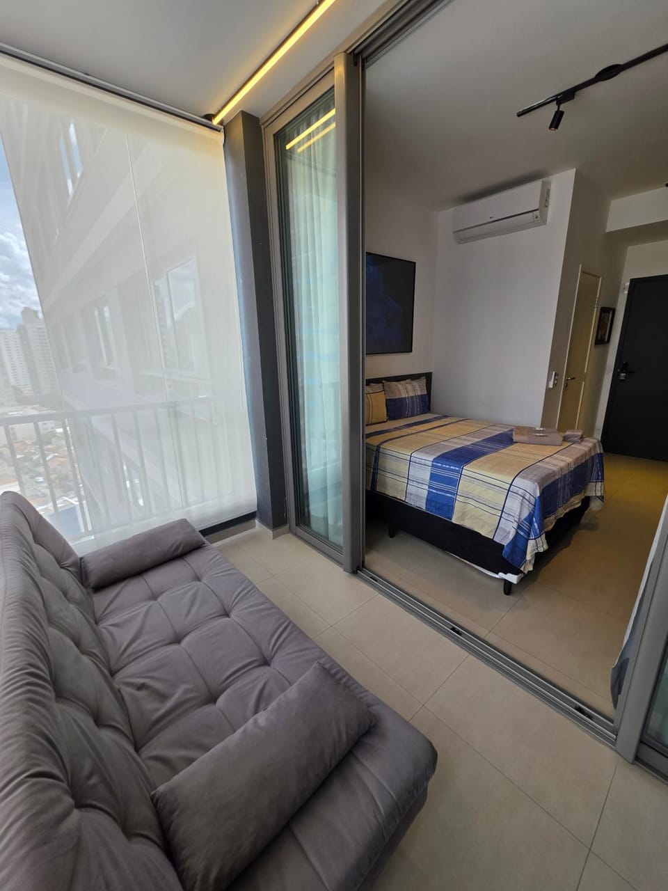 Bed, air conditioner