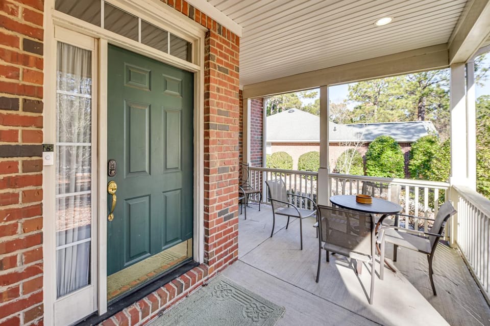 2 Mi to Pinehurst Resort: Spacious Golf Getaway! House in Pinehurst
