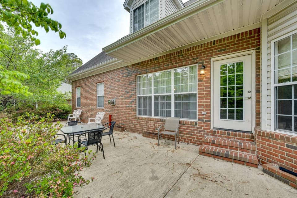 2 Mi to Pinehurst Resort: Spacious Golf Getaway! House in Pinehurst