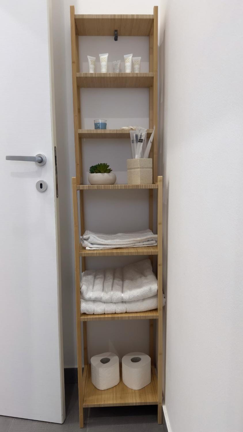Bathroom, towels