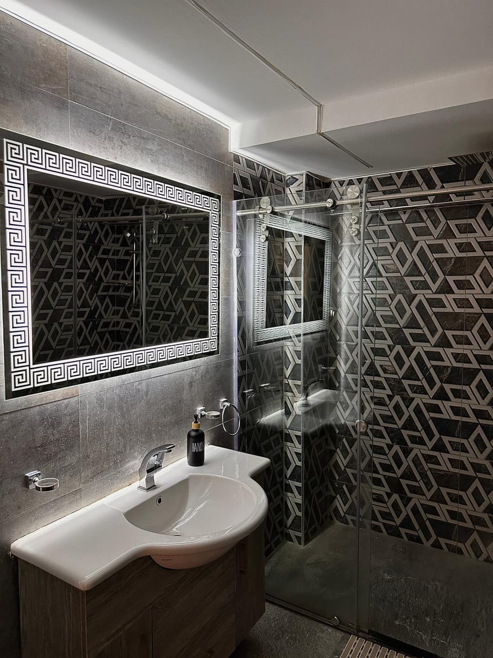 Elegant Living Apartment in Cairo Governorate