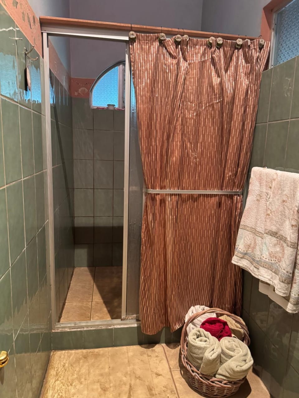 Shower, Bathroom, towels