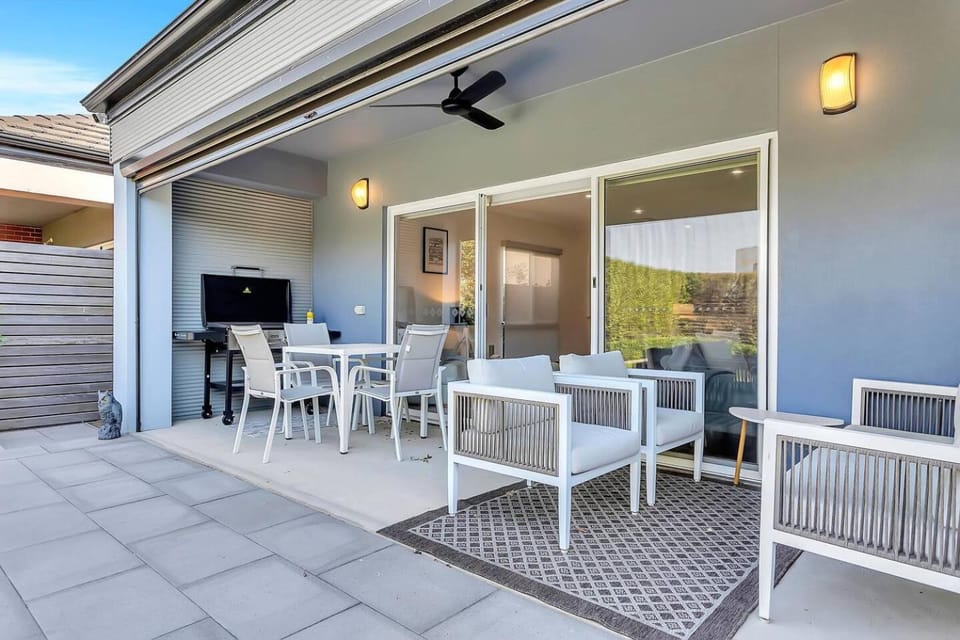 Patio, BBQ facilities
