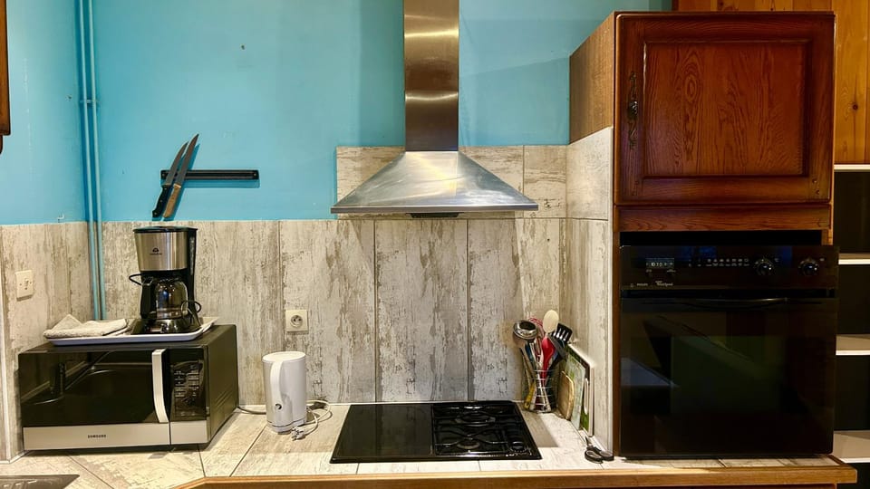 Kitchen or kitchenette, Communal kitchen, stove, stove, kitchen, kitchen