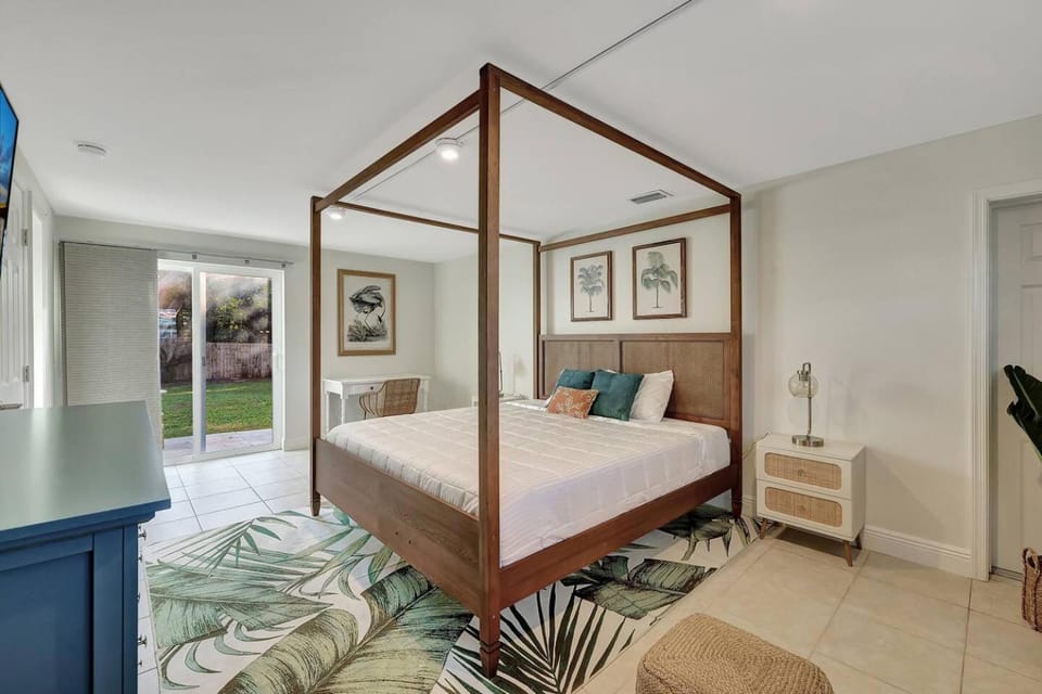 Patio, Bed, TV and multimedia, Bedroom