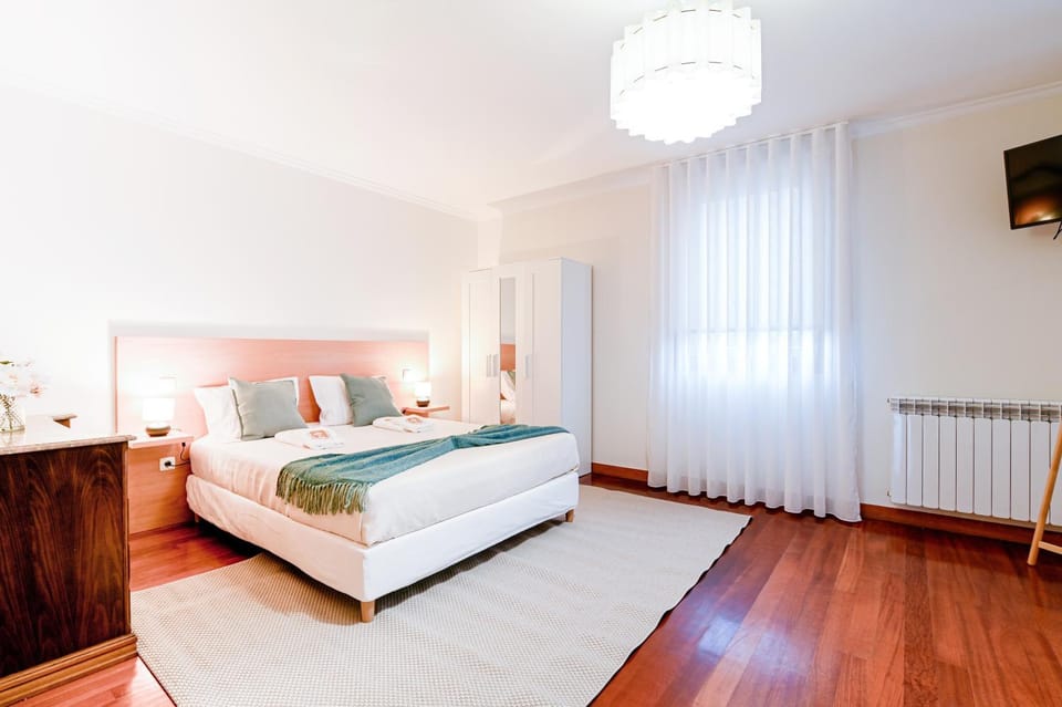 Bed, Internal: Not applicable to any particular room