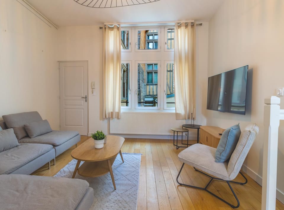 Communal lounge/ TV room, TV and multimedia, Living room
