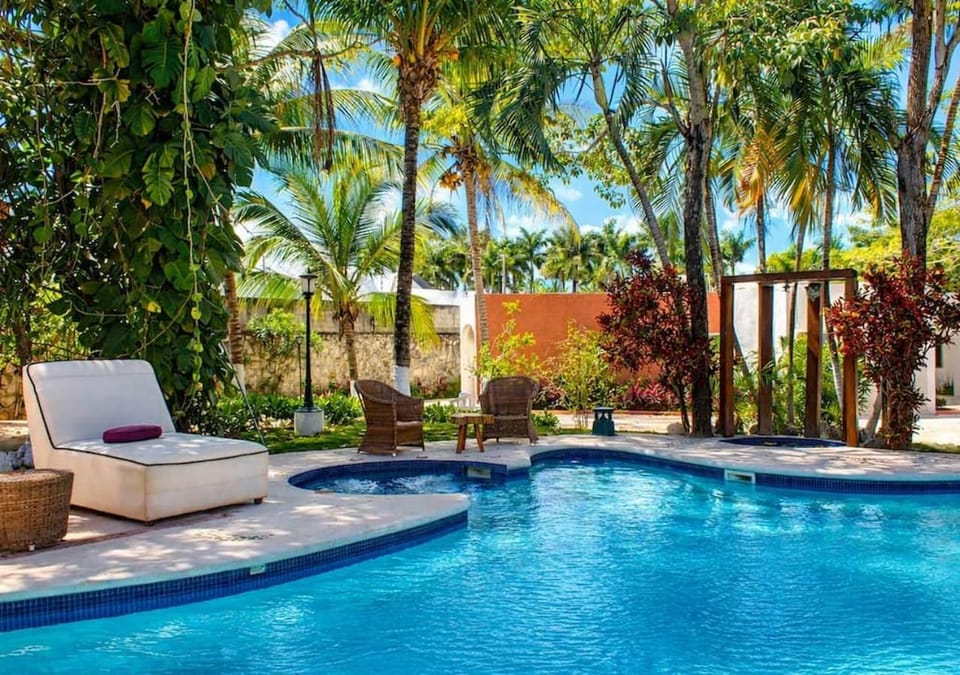 Swimming pool