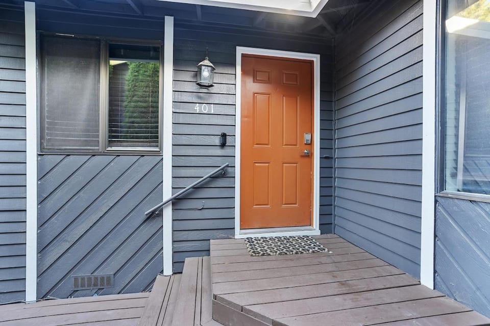 Portland Retreat with Fenced Yard Apartment in Beaverton