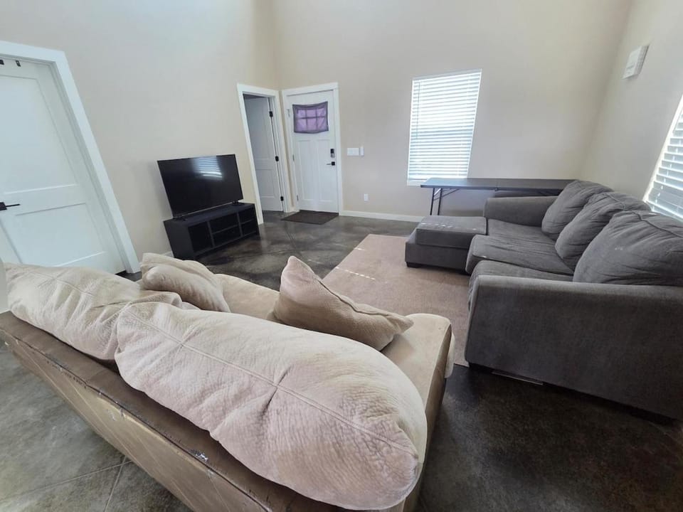 TV and multimedia, Living room, Evening entertainment