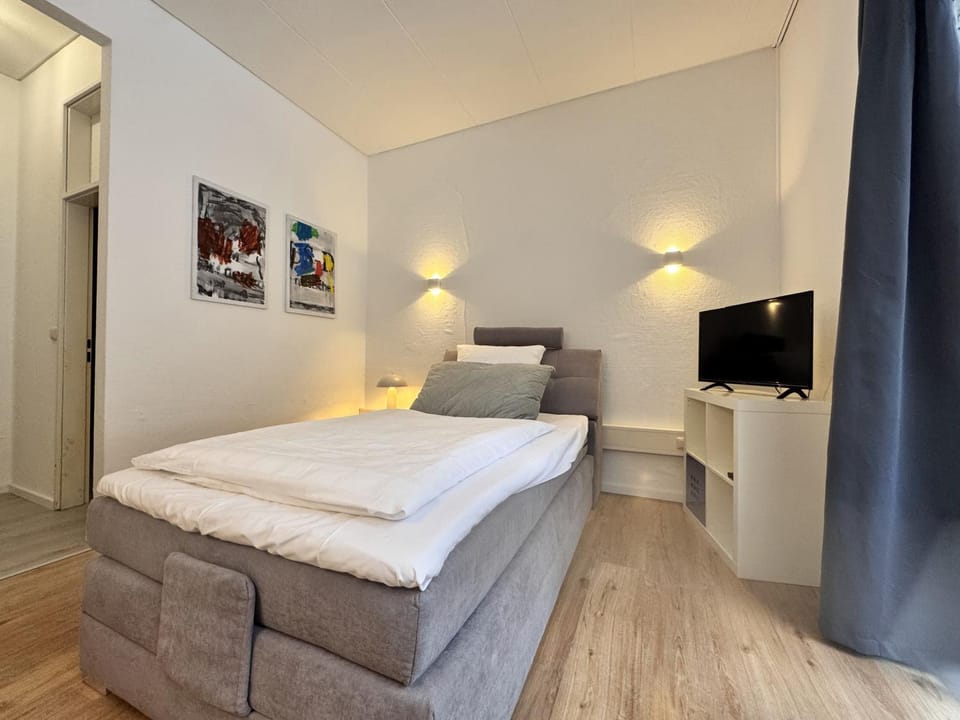 Bed, Photo of the whole room, Bedroom