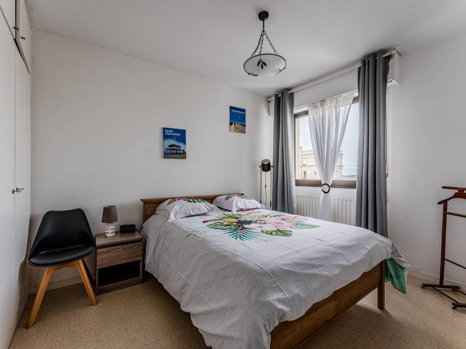 Appartement T3 spacieux avec parking, balcons, à 20m de la plage d'Arcachon - FR-1-433-152 Apartment in Arcachon