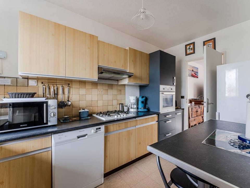 Appartement T3 spacieux avec parking, balcons, à 20m de la plage d'Arcachon - FR-1-433-152 Apartment in Arcachon