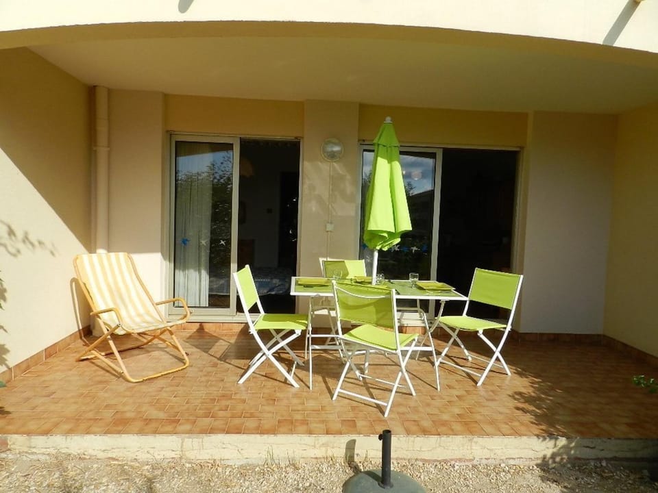 Appartement 2 pièces avec terrasse proche plage - FR-1-251-922 Apartment in Bormes-les-Mimosas