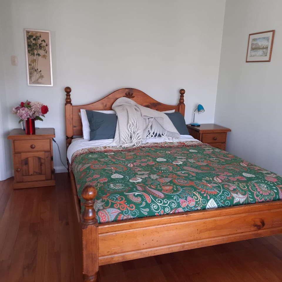 Little Blue Bach House in Whanganui