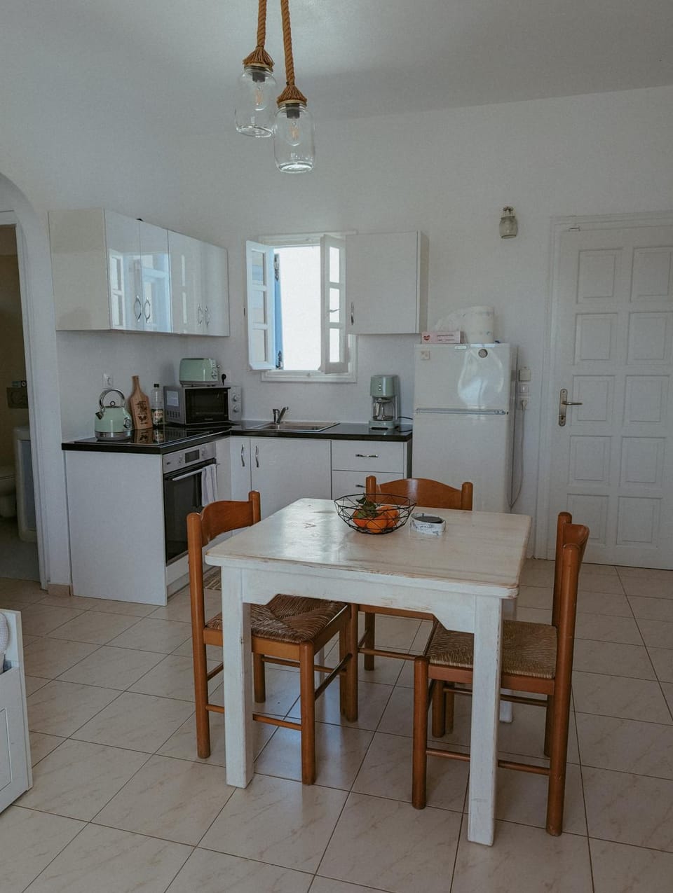 Dining area, kitchen