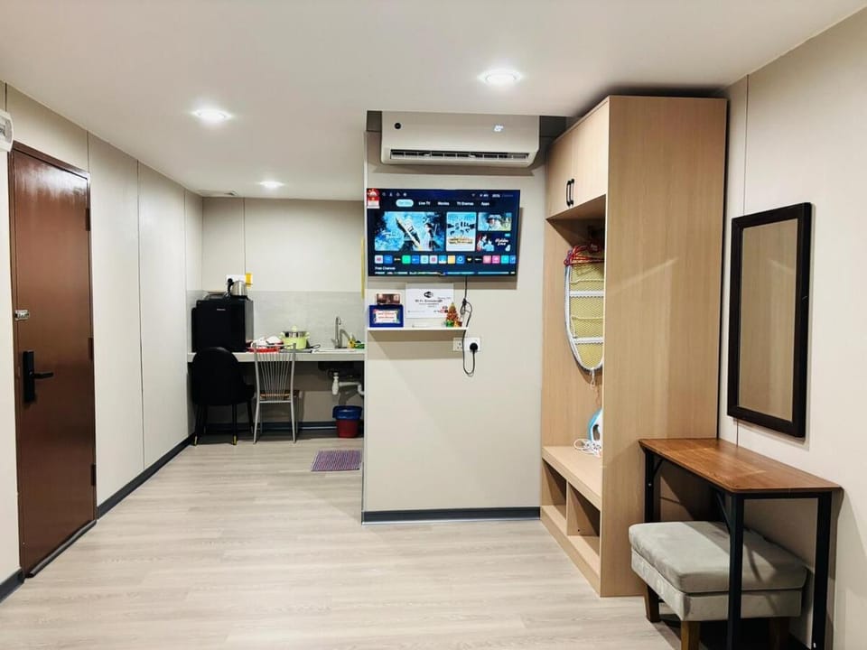 TV and multimedia, Kitchen or kitchenette, Photo of the whole room, hair dresser, minibar, air conditioner