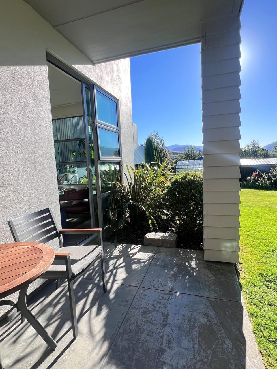 Property building, Natural landscape, Garden, Balcony/Terrace