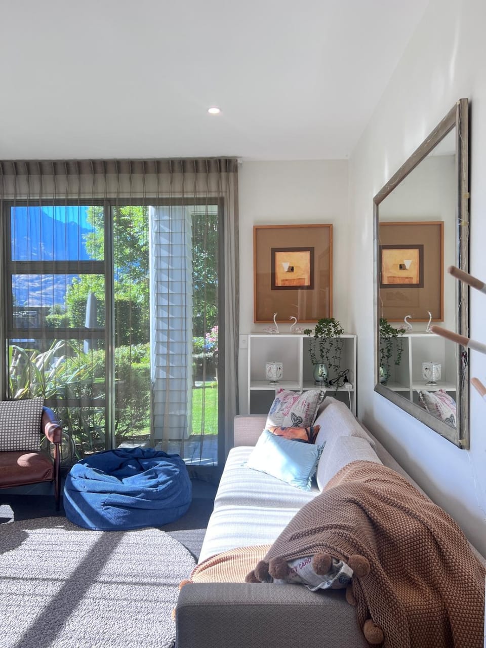 View (from property/room), Balcony/Terrace, Living room, Seating area