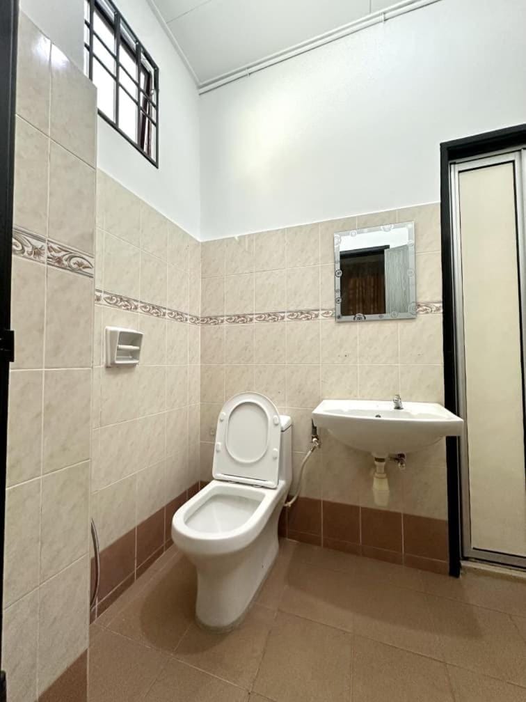 Spacious Classic 4BR Family Haven I Simpang Ampat House in Penang