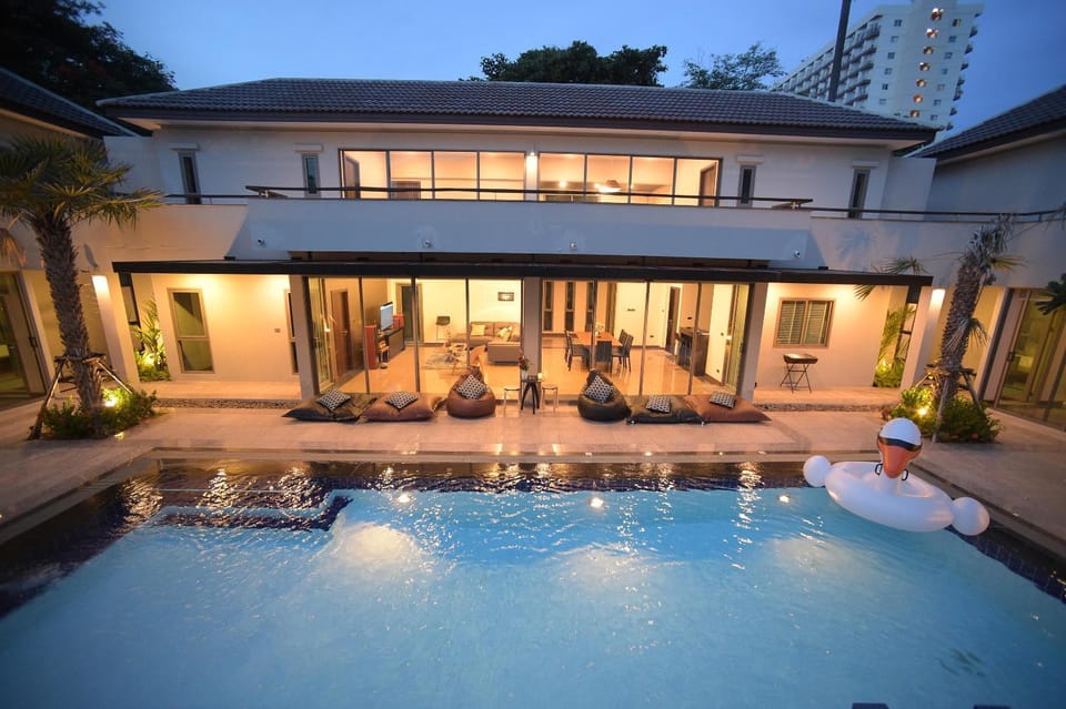 Property building, Pool view, Swimming pool